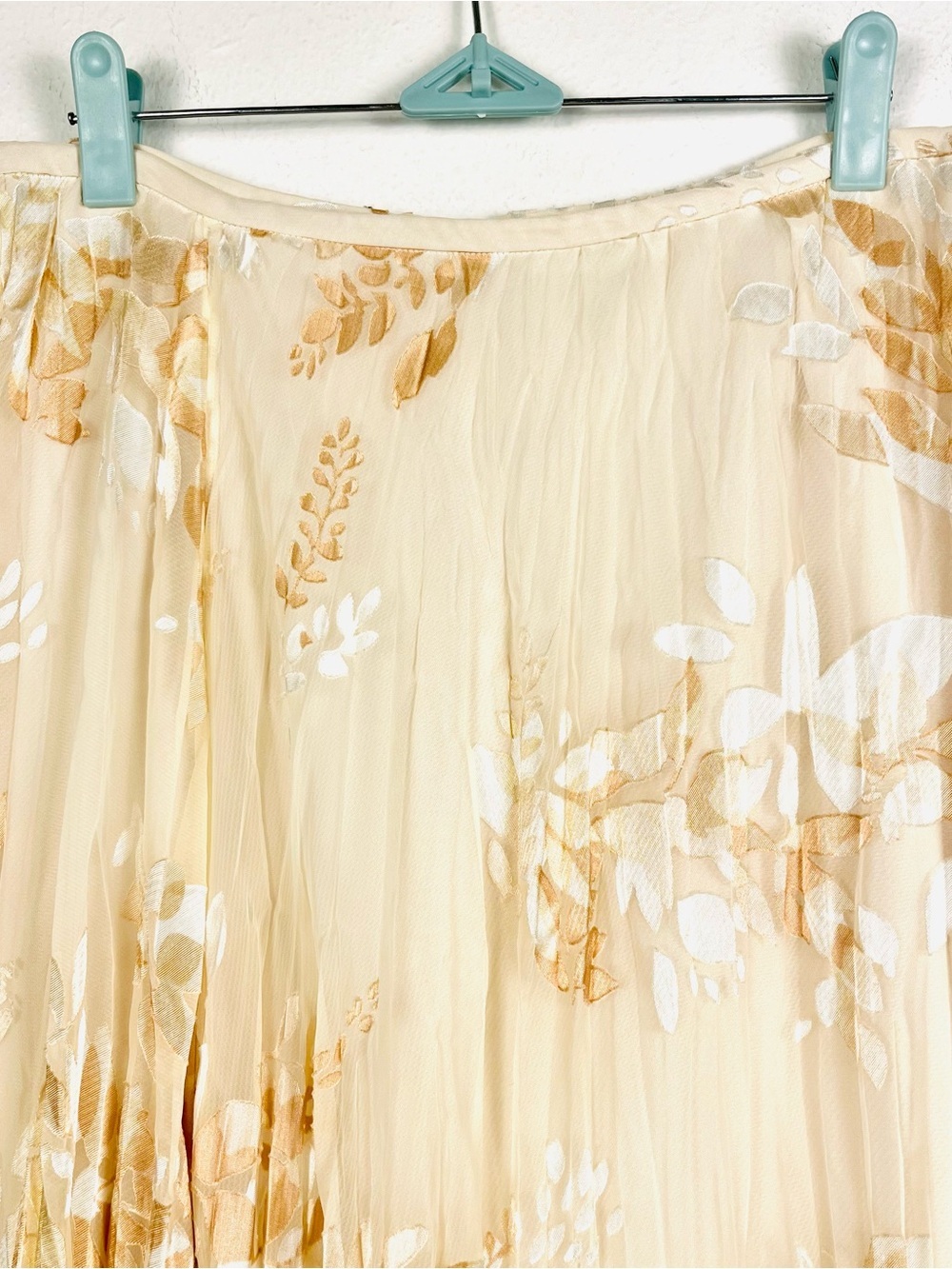 VINCE Size 4 Crinkled Pleated Asymmetrical Cream Beige Floral Midi Skirt - Picture 3 of 6